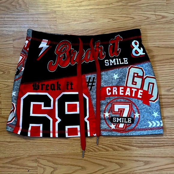 Red and black skirt from SHEIN Size:Small - Picture 1 of 2
